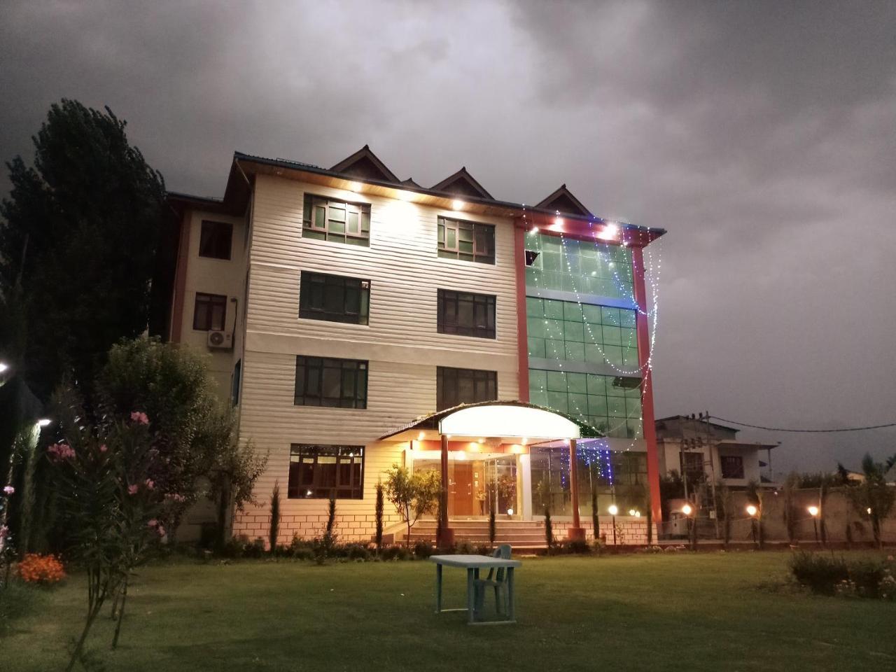 Triden Kashmir Resort Srinagar  Exterior photo